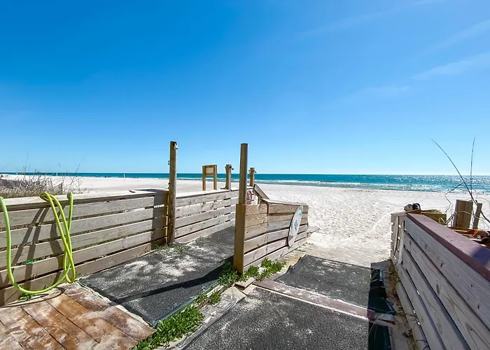 Newly Updated Furniture! | Outdoor Pool | Hot Tub | Sauna | Beachball Properties Holiday home