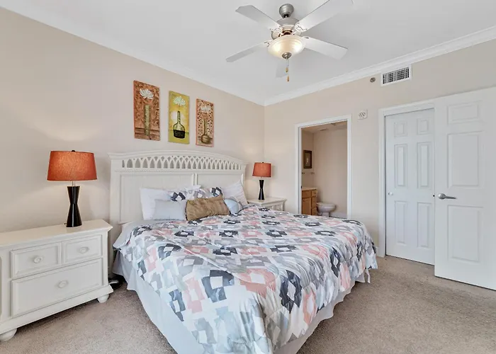 Newly Updated Furniture! | Outdoor Pool | Hot Tub | Sauna | Beachball Properties Holiday home