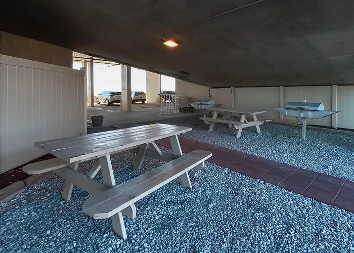 Newly Updated Furniture! | Outdoor Pool | Hot Tub | Sauna | Beachball Properties